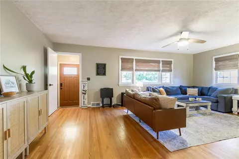 210 Grantham Rd, Irondequoit, NY 14609 photo 5
