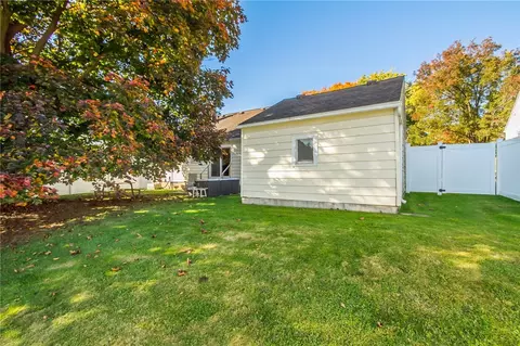 210 Grantham Rd, Irondequoit, NY 14609 photo 33