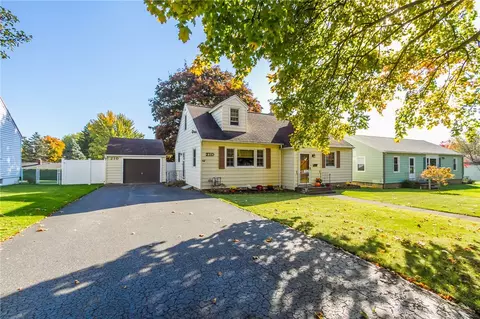 210 Grantham Rd, Irondequoit, NY 14609 photo 3