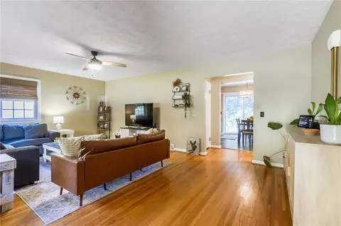 210 Grantham Rd, Irondequoit, NY 14609 photo 8
