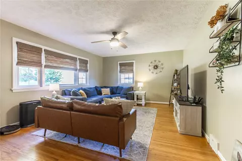 210 Grantham Rd, Irondequoit, NY 14609 photo 6