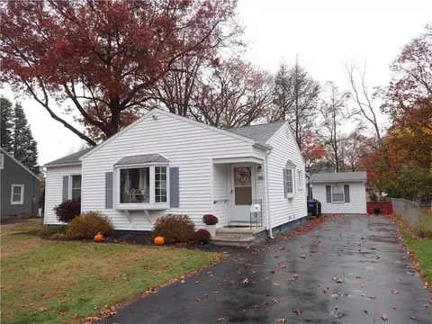 380 Pemberton Rd, Irondequoit, NY 14622