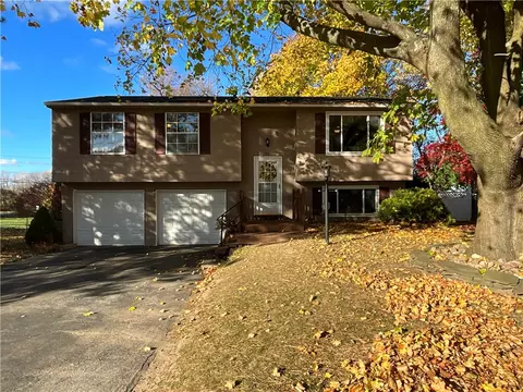 60 Overland Trl, West Henrietta, NY 14586