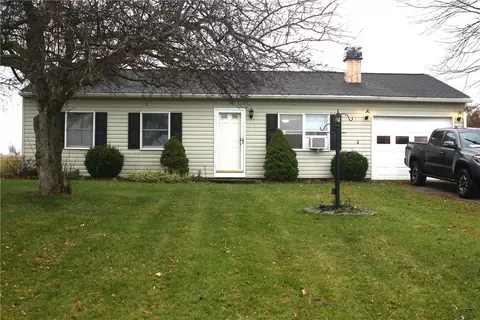 6878 Cole Rd, Le Roy, NY 14482