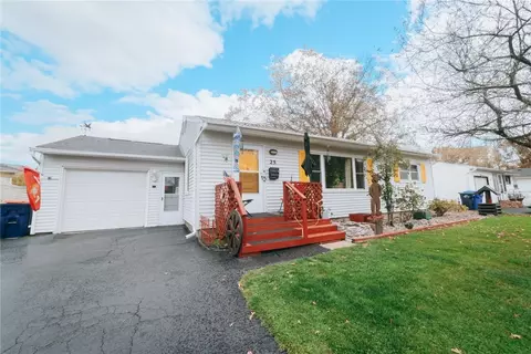 25 Catalina Dr, Irondequoit, NY 14622
