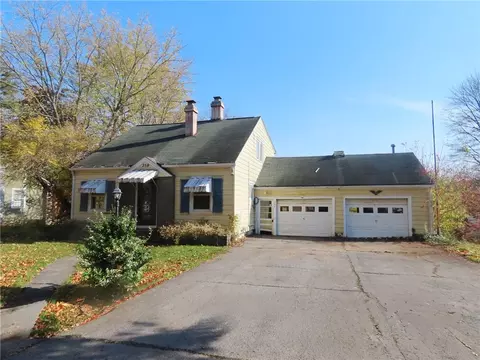259 Glasgow St, Galen, NY 14433