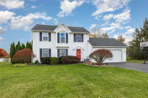 512 Brixton Trl, Webster, NY 14580