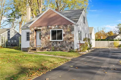 814 Mckinley St, East Rochester, NY 14445