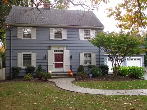 41 Orchard Park Blvd, Irondequoit, NY 14609