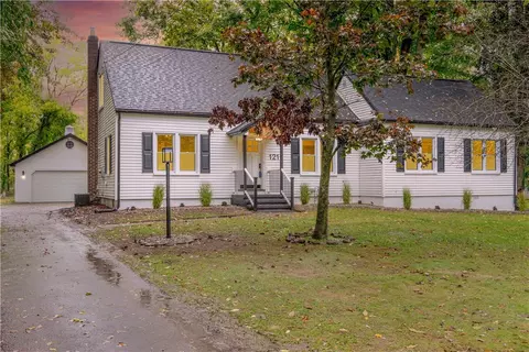 121 Jefferson Ave, Perinton, NY 14450