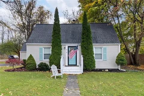 7 Auburn Ave, Gates, NY 14606