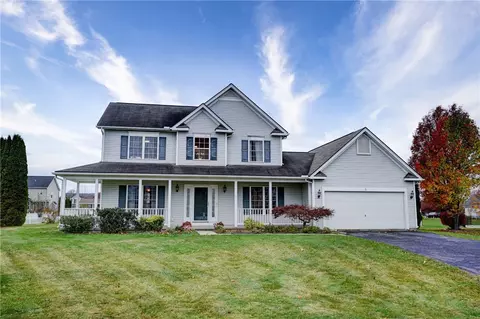 9 Stephanie Ct, Parma, NY 14468