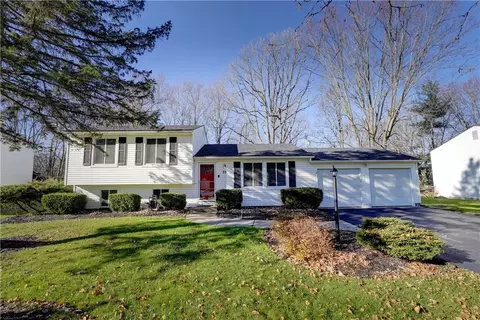 33 Baylor Cir, Chili, NY 14624