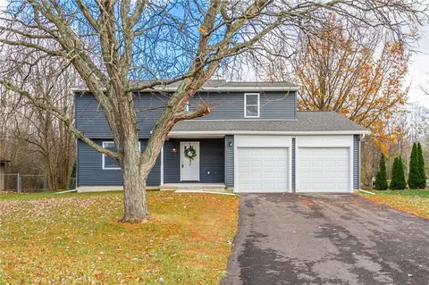 5714 Beanpole Cir, Farmington, NY 14425