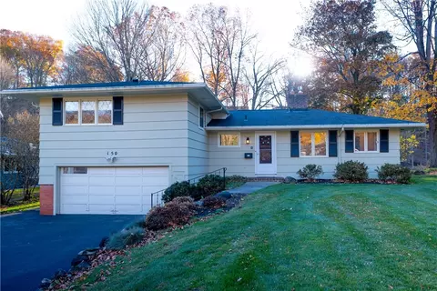 150 Burrows Hills Dr, Rochester, NY 14625