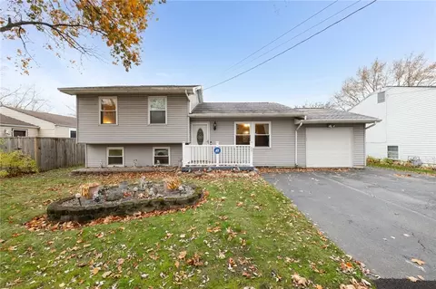 17 Midway Dr, Gates, NY 14606