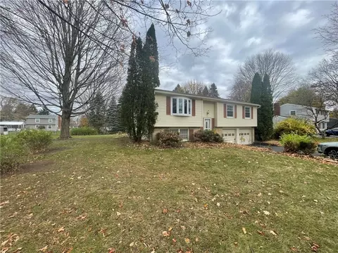 38 Clearview Dr, Ogden, NY 14559