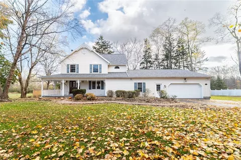 9367 S Street Rd, Le Roy, NY 14482
