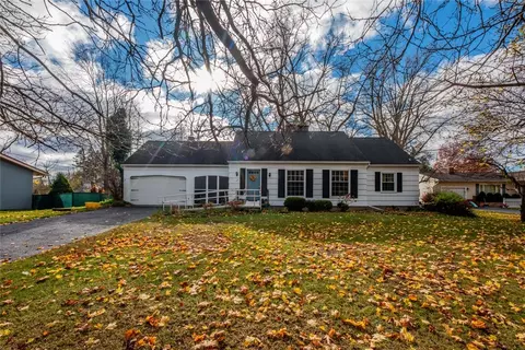 123 Creek Meadow Ln, Greece, NY 14626