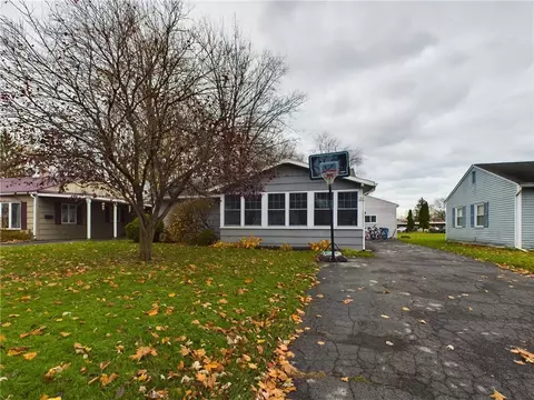 28 Stewart St, Waterloo, NY 13165