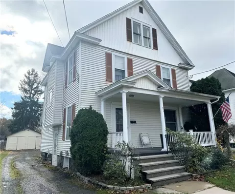 92 Walnut St, Auburn, NY 13021