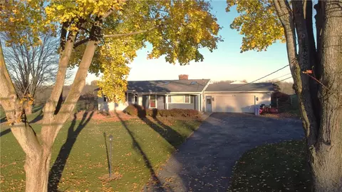2150 Gloria Dr, Fairport, NY 14450