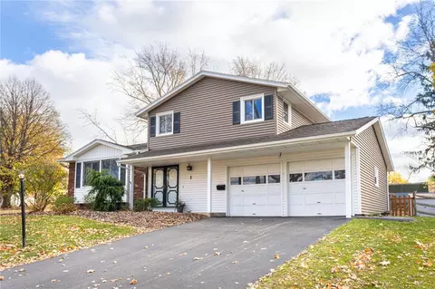 1 Floralton Dr, Gates, NY 14624