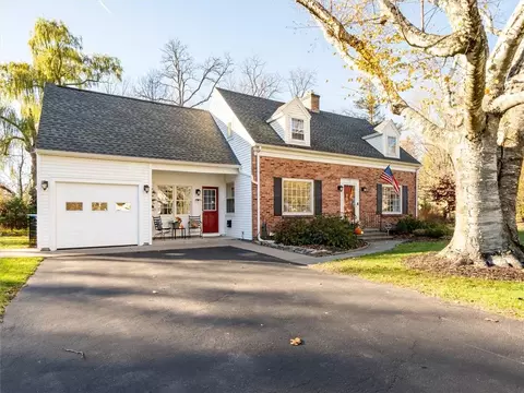 5 Glen Cir, Perinton, NY 14526