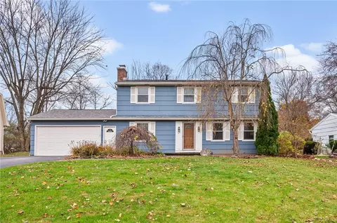 27 Squirrels Heath Rd, Perinton, NY 14450