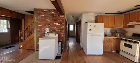 Entry Way - 150 Memory Ln, Fulton, NY 12175 photo 2 of 5