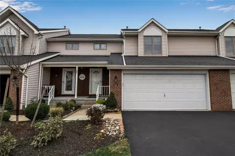 5474 Village Station Cir, Buffalo, NY 14221