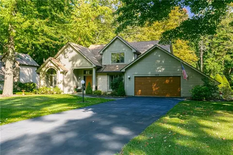 468 Maplewoods Ln, Webster, NY 14580 photo 2