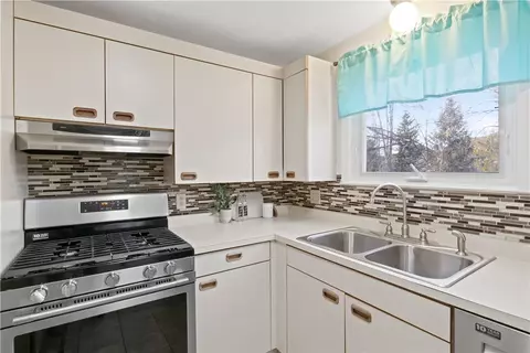765 Webster Rd, Webster, NY 14580 photo 12