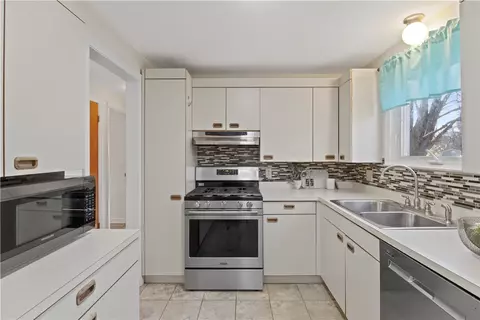 765 Webster Rd, Webster, NY 14580 photo 13