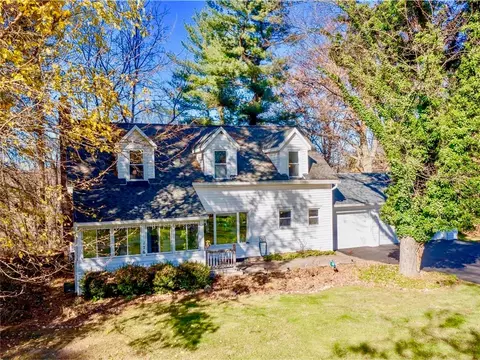 176 Parkview Dr, Rochester, NY 14625