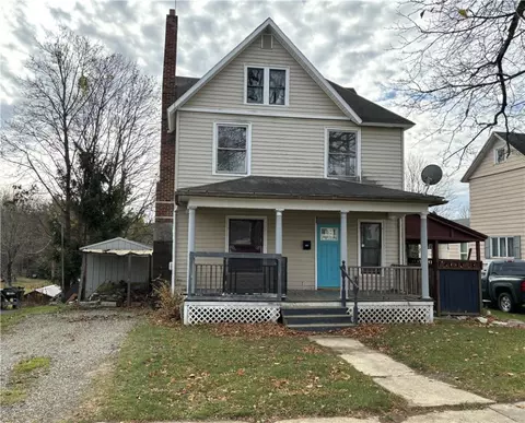 104 Hemlock Ave, Kane, PA 16735