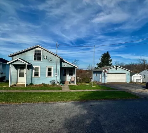 53 Pine St, Mentz, NY 13140