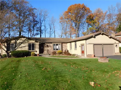 213 Old English Dr, Greece, NY 14616