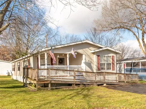 36 Harper Parkway Pkwy, Avon, NY 14414