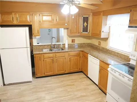 39 Winchester Rd, Irondequoit, NY 14617 photo 9
