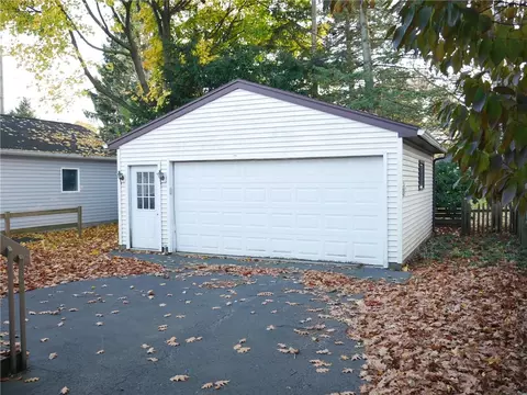 39 Winchester Rd, Irondequoit, NY 14617 photo 29