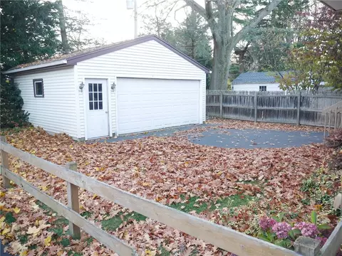 39 Winchester Rd, Irondequoit, NY 14617 photo 28
