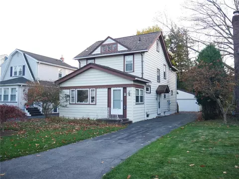 39 Winchester Rd, Irondequoit, NY 14617