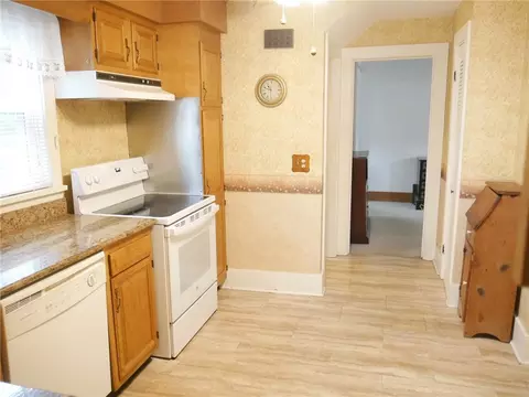 39 Winchester Rd, Irondequoit, NY 14617 photo 11