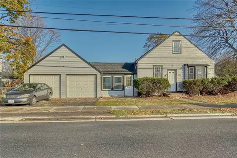 165 Cabot Rd, Greece, NY 14626