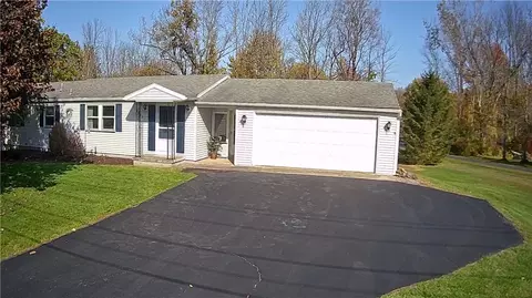 1327 Paddy Ln, Ontario, NY 14519