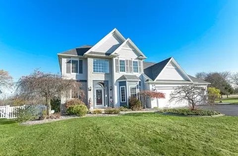 42 Carrie Marie Ln, Parma, NY 14468