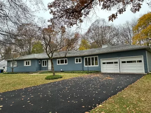 2815 Oakview Dr, Irondequoit, NY 14617 photo 2
