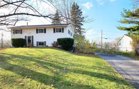 29 Ravens Rd, Henrietta, NY 14467