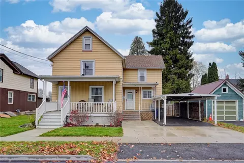 5 E Albion St, Murray, NY 14470